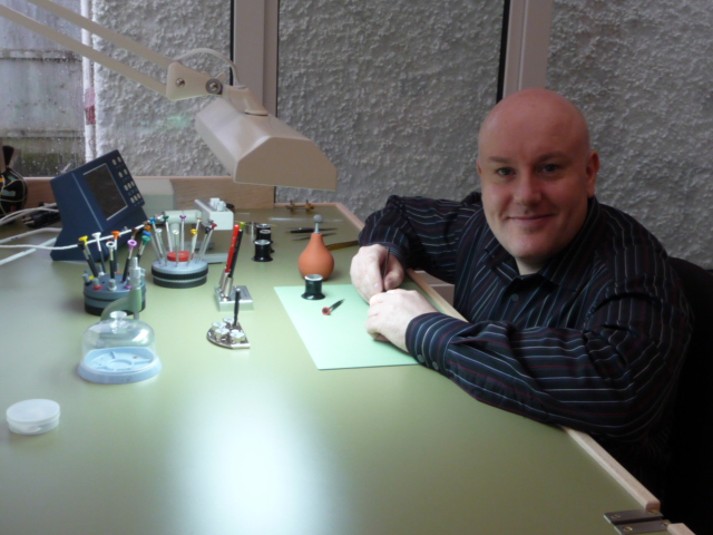 WATCHMAKER SERVICING AND REPAIRING A ROLEX, OMEGA, BREITLING, BREGUET, BLANCPAIN, ORIS, CHOPARD, TAG HEUER, RAYMOND WEIL, PATEK PHILIPPE, IWC, UNIVERSAL GENEVE